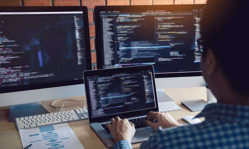 数据科学选型:R与Python如何赋能冷水江网站建设?